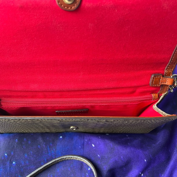 Dooney & Bourke stone python embossed clutch crossbody purse - Picture 5 of 10